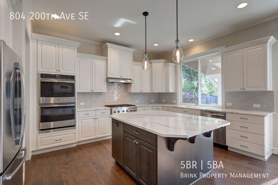 Spacious Custom Home with High-End Finishes Near Lake Sammamish property image