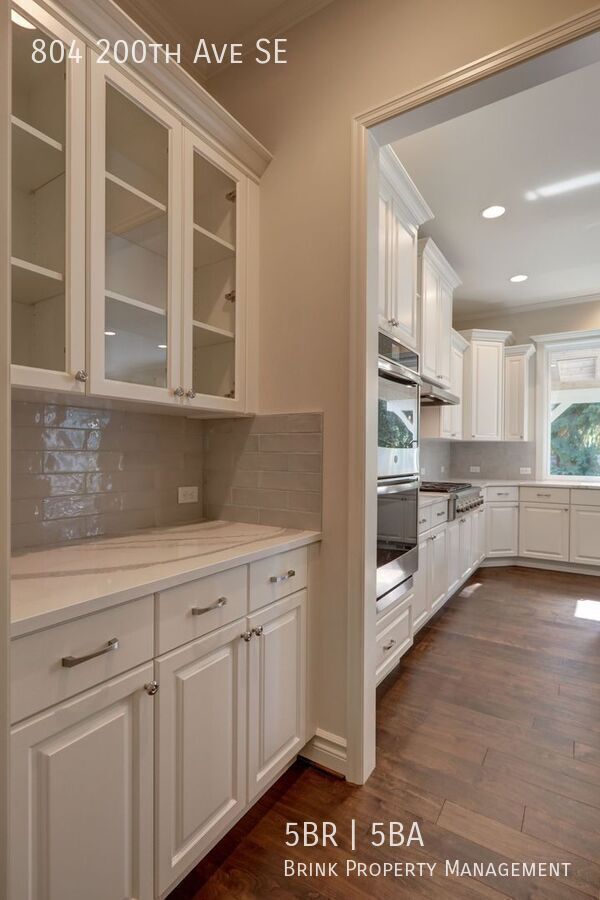 Spacious Custom Home with High-End Finishes Near Lake Sammamish property image