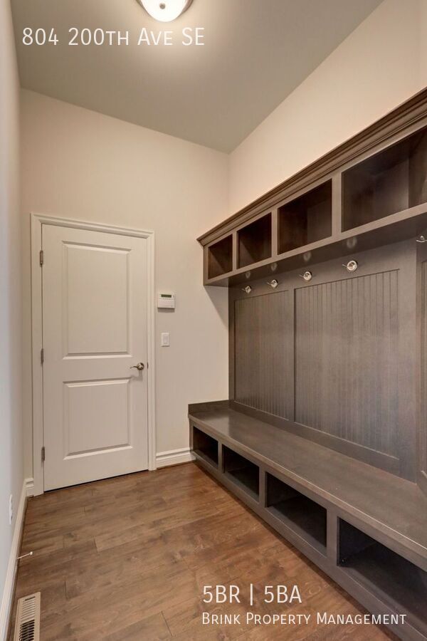 Spacious Custom Home with High-End Finishes Near Lake Sammamish property image