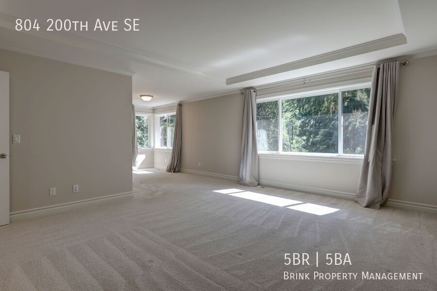 Spacious Custom Home with High-End Finishes Near Lake Sammamish property image