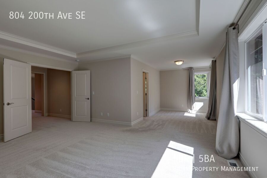Spacious Custom Home with High-End Finishes Near Lake Sammamish property image