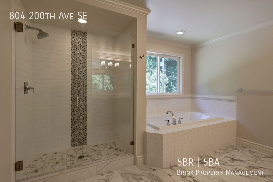 Spacious Custom Home with High-End Finishes Near Lake Sammamish property image