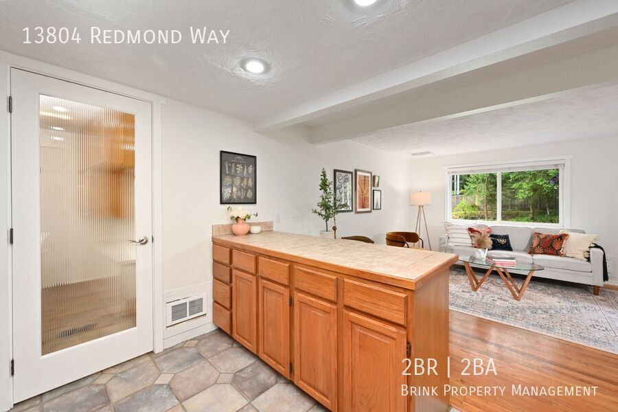 Cozy 2-bedroom 2 bath house in Redmond- Offering a 6-month lease. property image