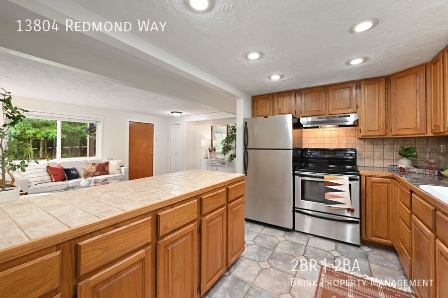 Cozy 2-bedroom 2 bath house in Redmond- Offering a 6-month lease. property image