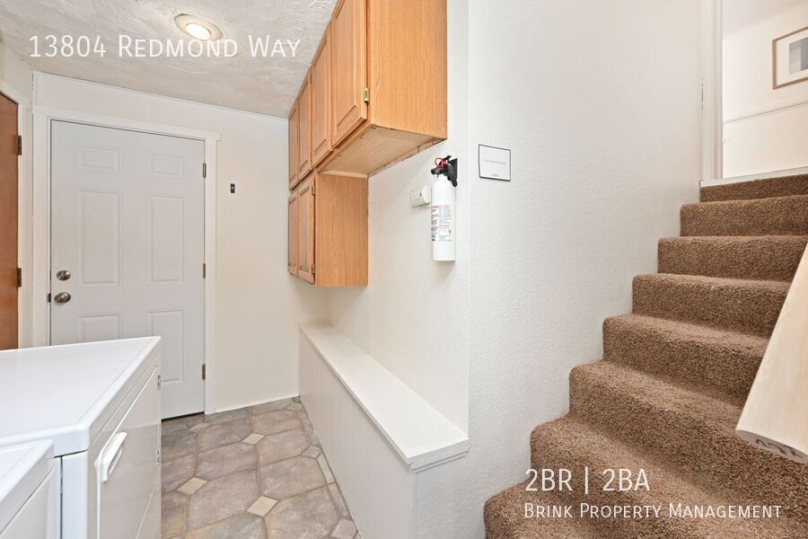 Cozy 2-bedroom 2 bath house in Redmond- Offering a 6-month lease. property image