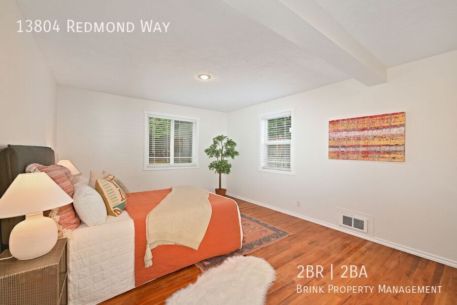Cozy 2-bedroom 2 bath house in Redmond- Offering a 6-month lease. property image