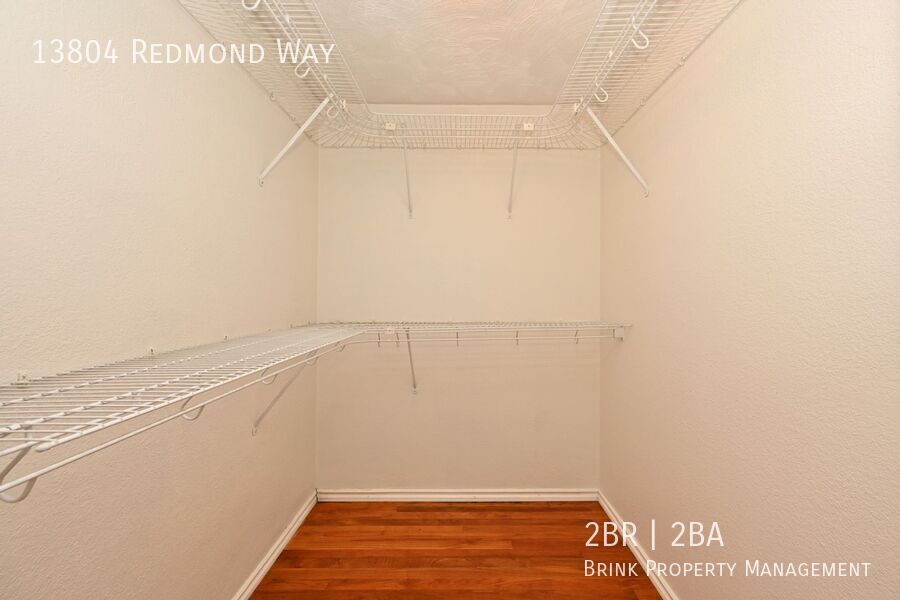 Cozy 2-bedroom 2 bath house in Redmond- Offering a 6-month lease. property image