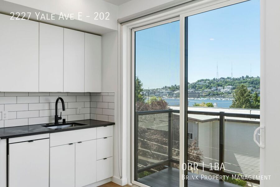 Welcome to Lakeview! Live in Luxury & Style in the heart of Eastlake property image