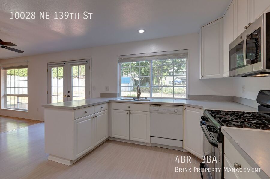 4-bedroom 2.5 bath on cul-de-sac in Kirkland property image
