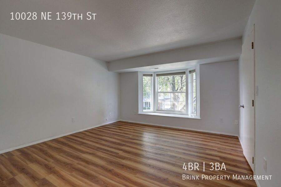 4-bedroom 2.5 bath on cul-de-sac in Kirkland property image