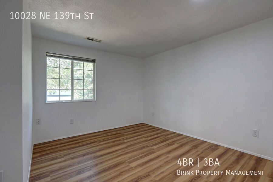 4-bedroom 2.5 bath on cul-de-sac in Kirkland property image