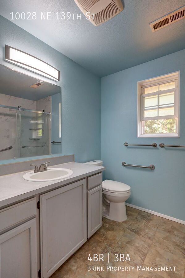 4-bedroom 2.5 bath on cul-de-sac in Kirkland property image