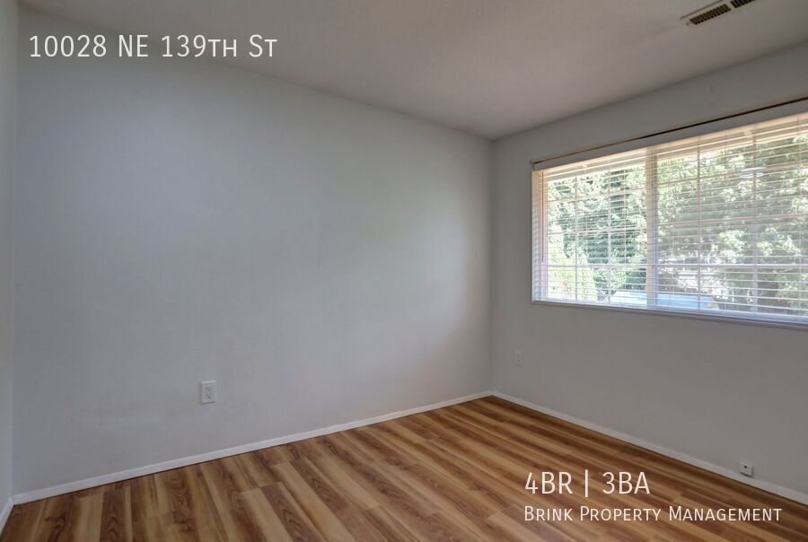 4-bedroom 2.5 bath on cul-de-sac in Kirkland property image