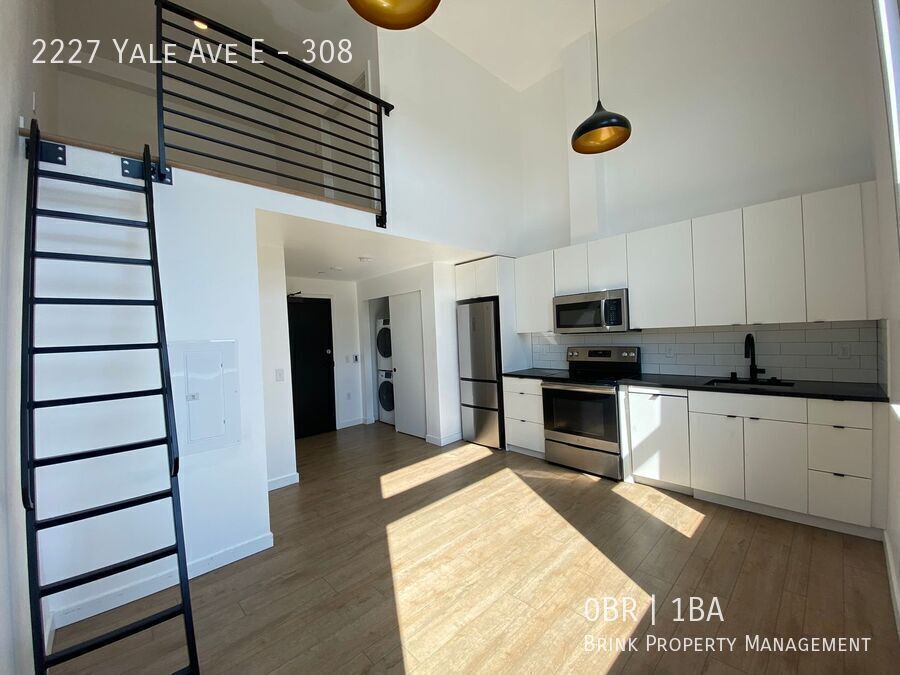 Welcome to Lakeview! Live in Luxury & Style in the heart of Eastlake property image