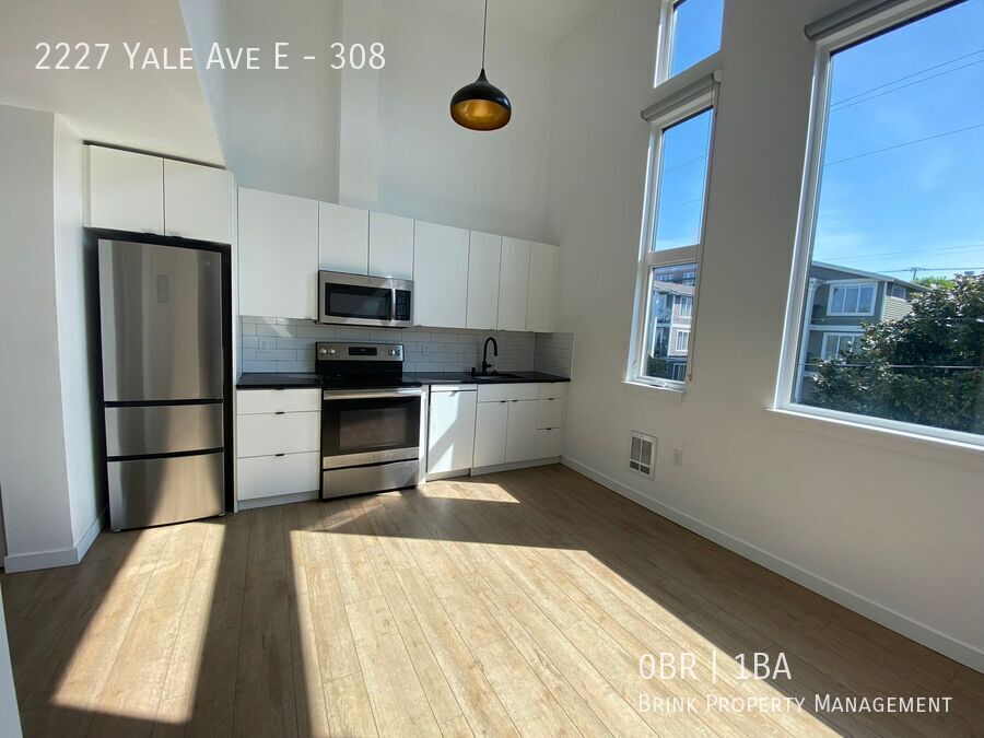 Welcome to Lakeview! Live in Luxury & Style in the heart of Eastlake property image