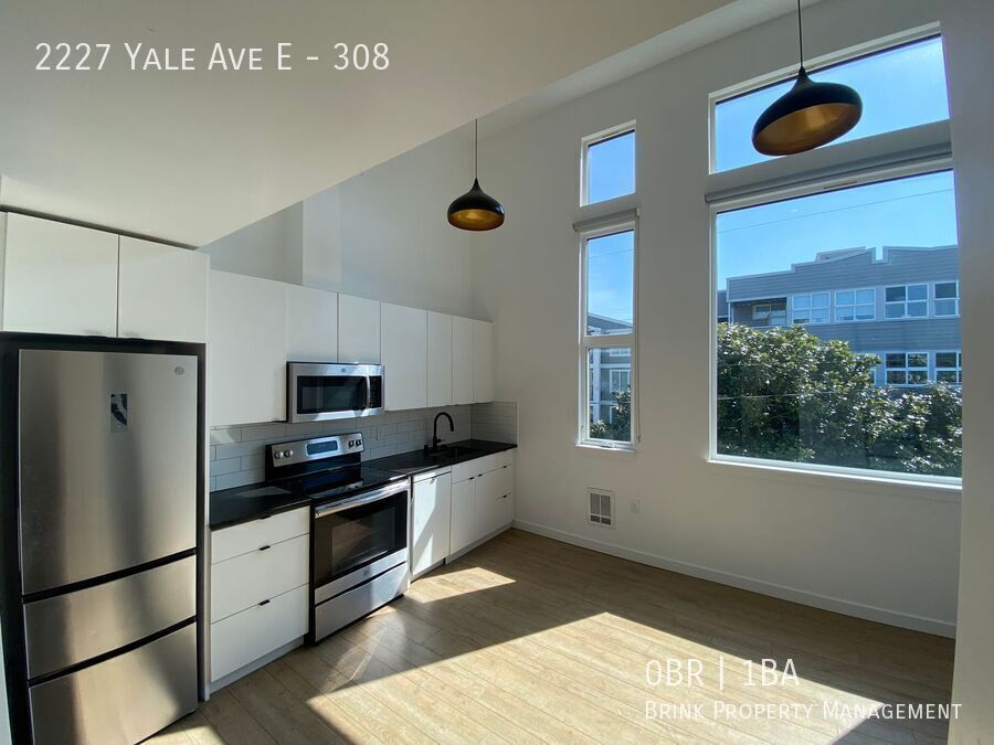 Welcome to Lakeview! Live in Luxury & Style in the heart of Eastlake property image
