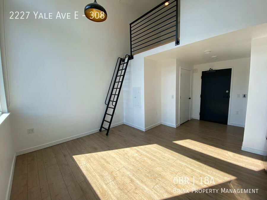 Welcome to Lakeview! Live in Luxury & Style in the heart of Eastlake property image