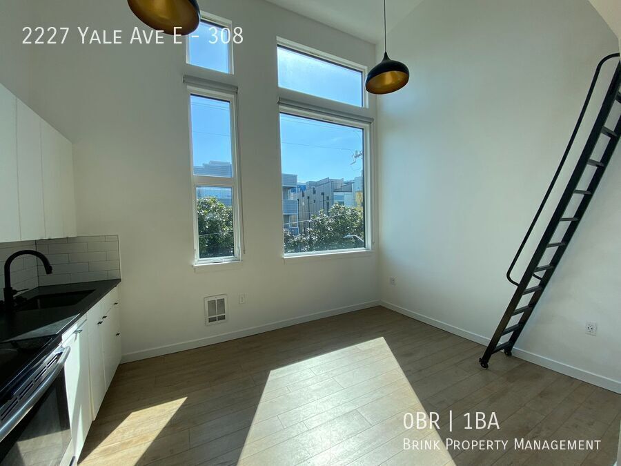 Welcome to Lakeview! Live in Luxury & Style in the heart of Eastlake property image