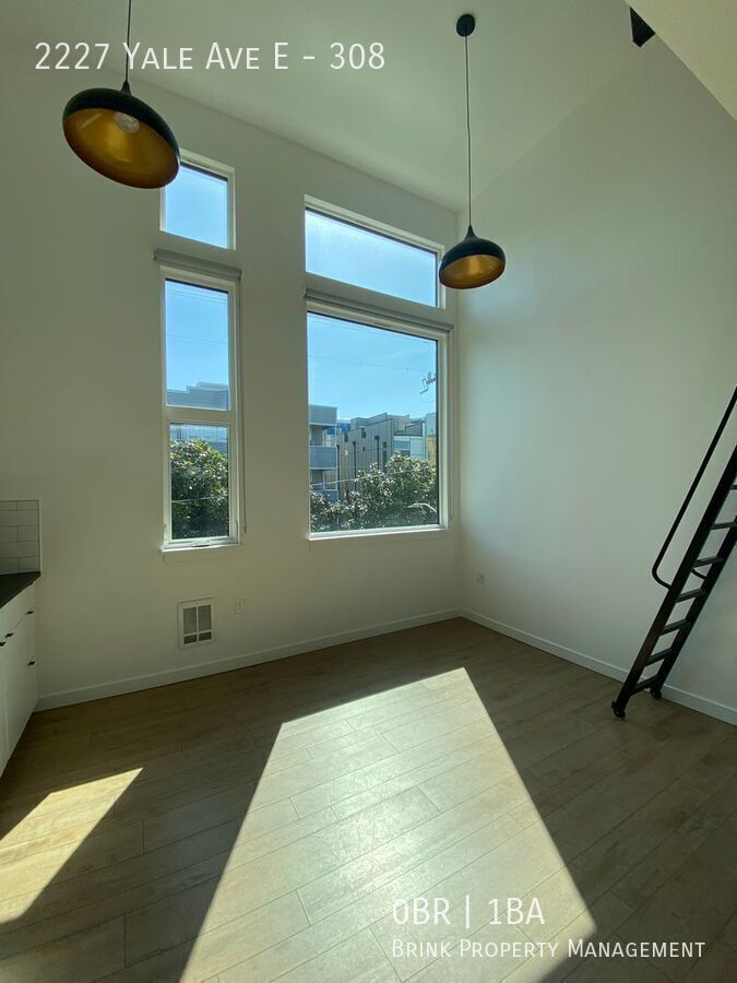Welcome to Lakeview! Live in Luxury & Style in the heart of Eastlake property image