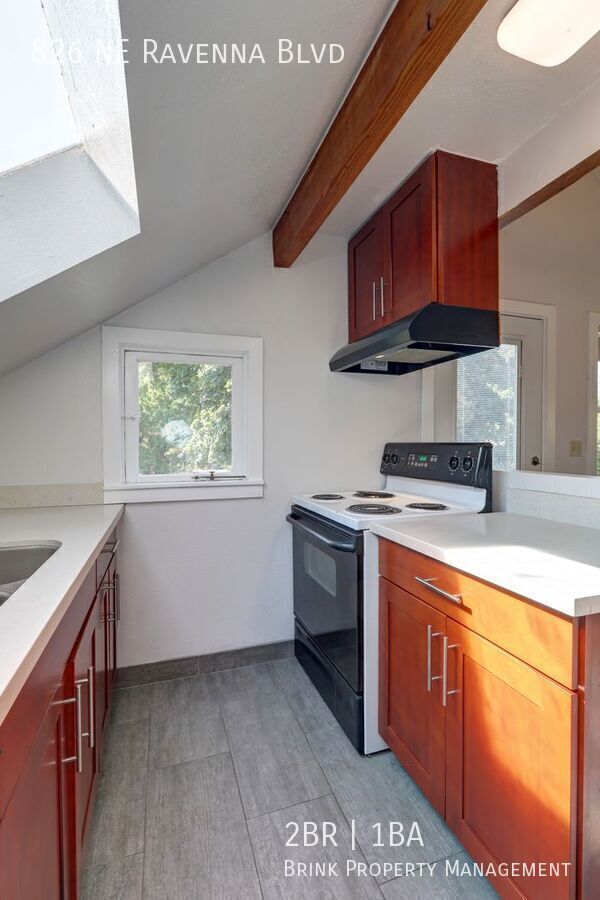 Lovely 2BR/.75BA Top Floor Duplex Apartment  in Ravenna! Available Now! property image