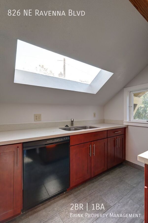 Lovely 2BR/.75BA Top Floor Duplex Apartment  in Ravenna! Available Now! property image