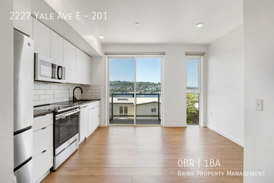 Welcome to Lakeview! Live in Luxury & Style in the heart of Eastlake property image
