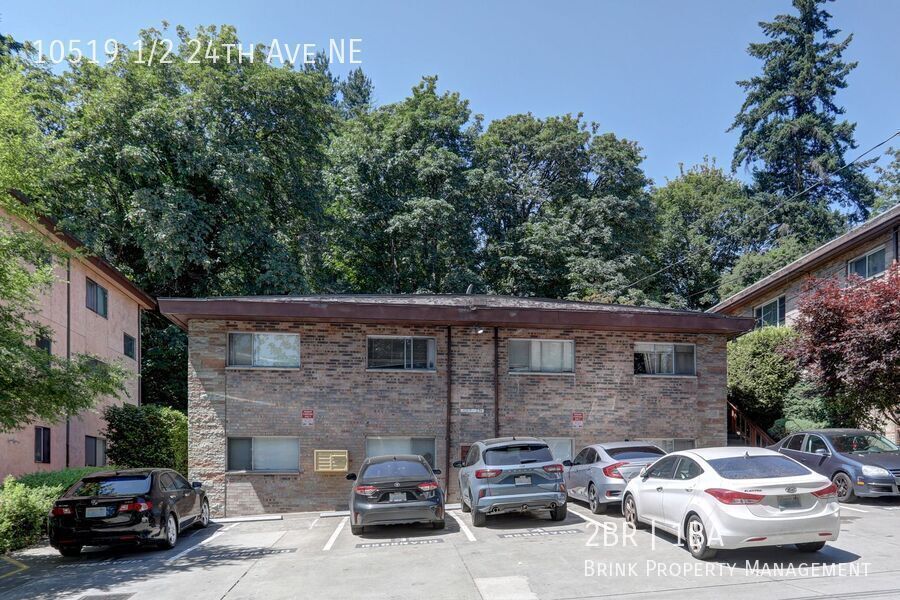 1 Month Free!! Great Location! 2 Bedroom, 1 Bath Apartment, Nicely Maintained building property image