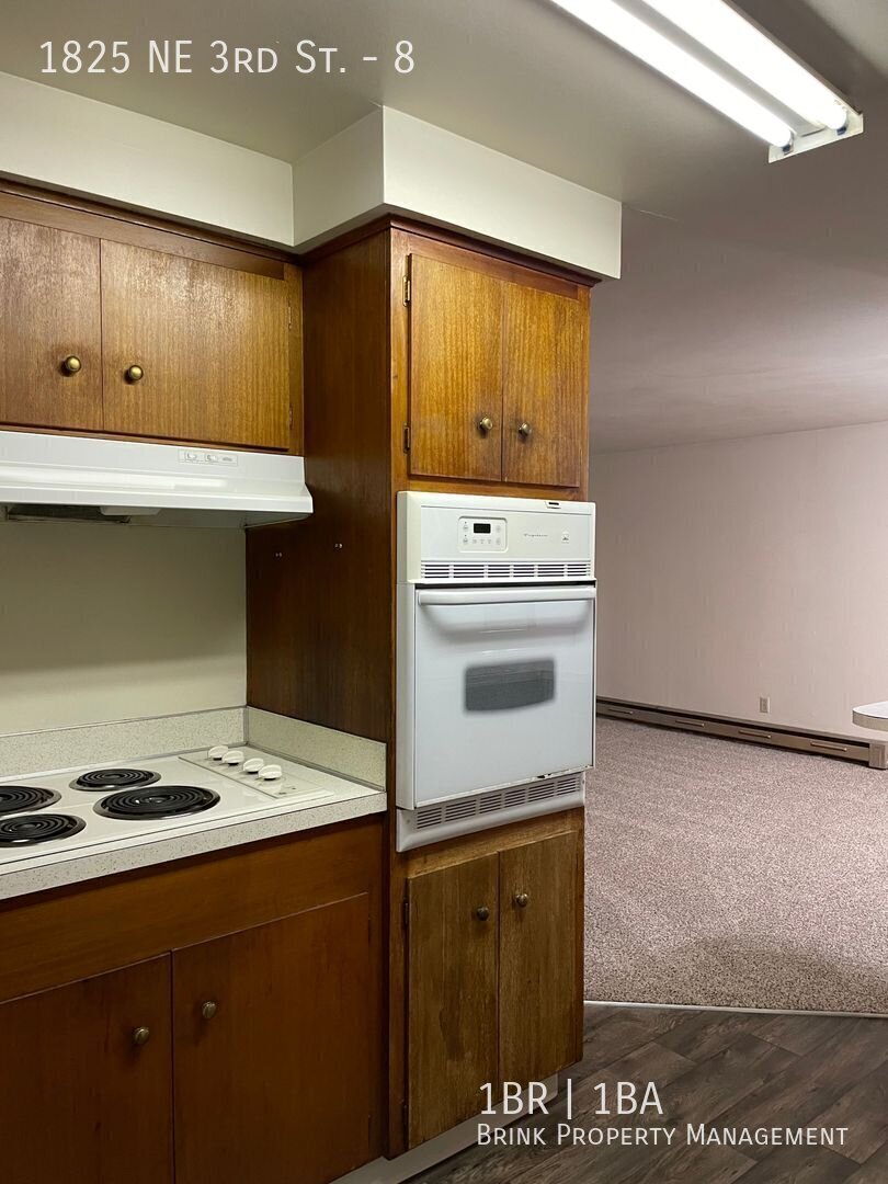 Spacious End-Unit 1 Bedroom with Private Patio & Ample Parking property image