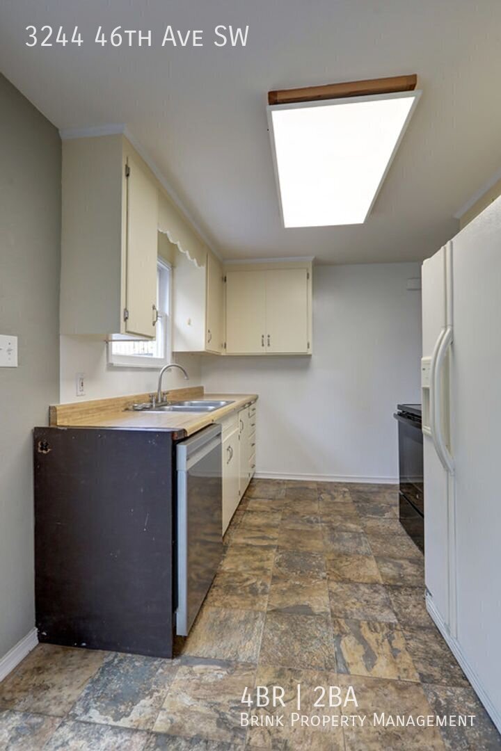 Spacious 4-bedroom home in the heart of West Seattle property image