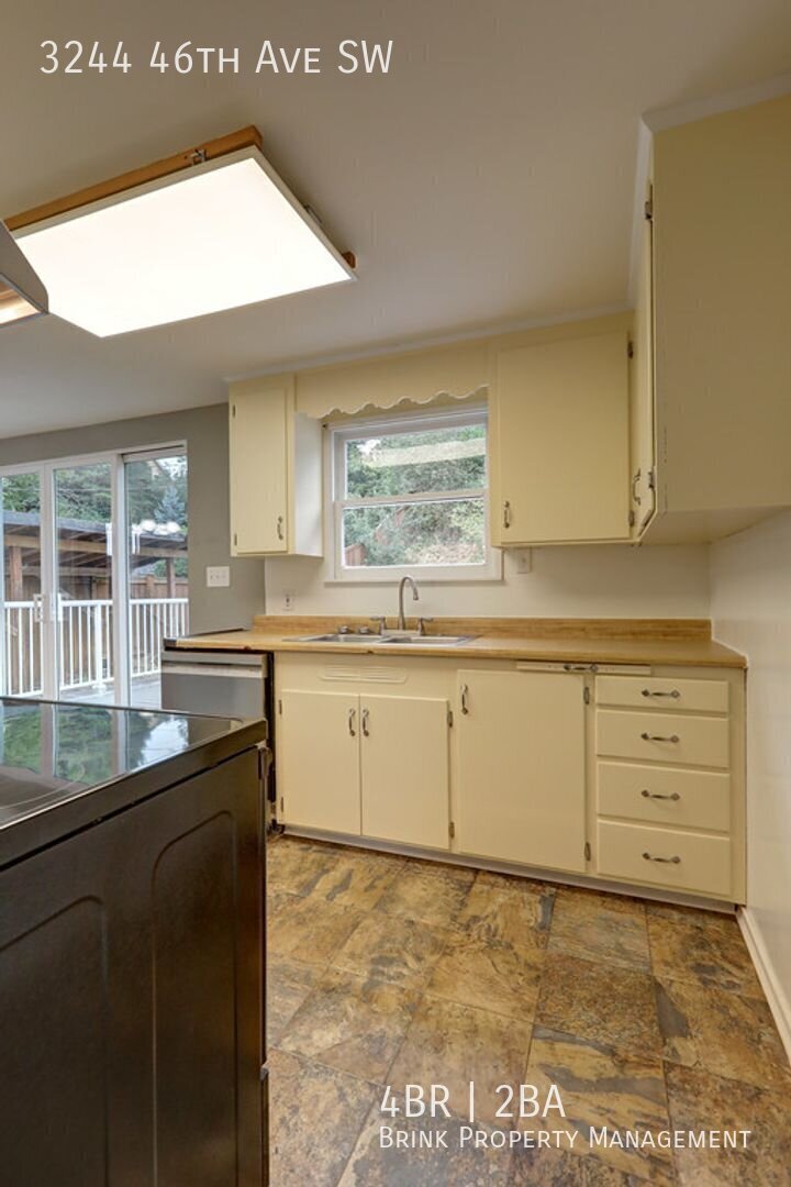 Spacious 4-bedroom home in the heart of West Seattle property image