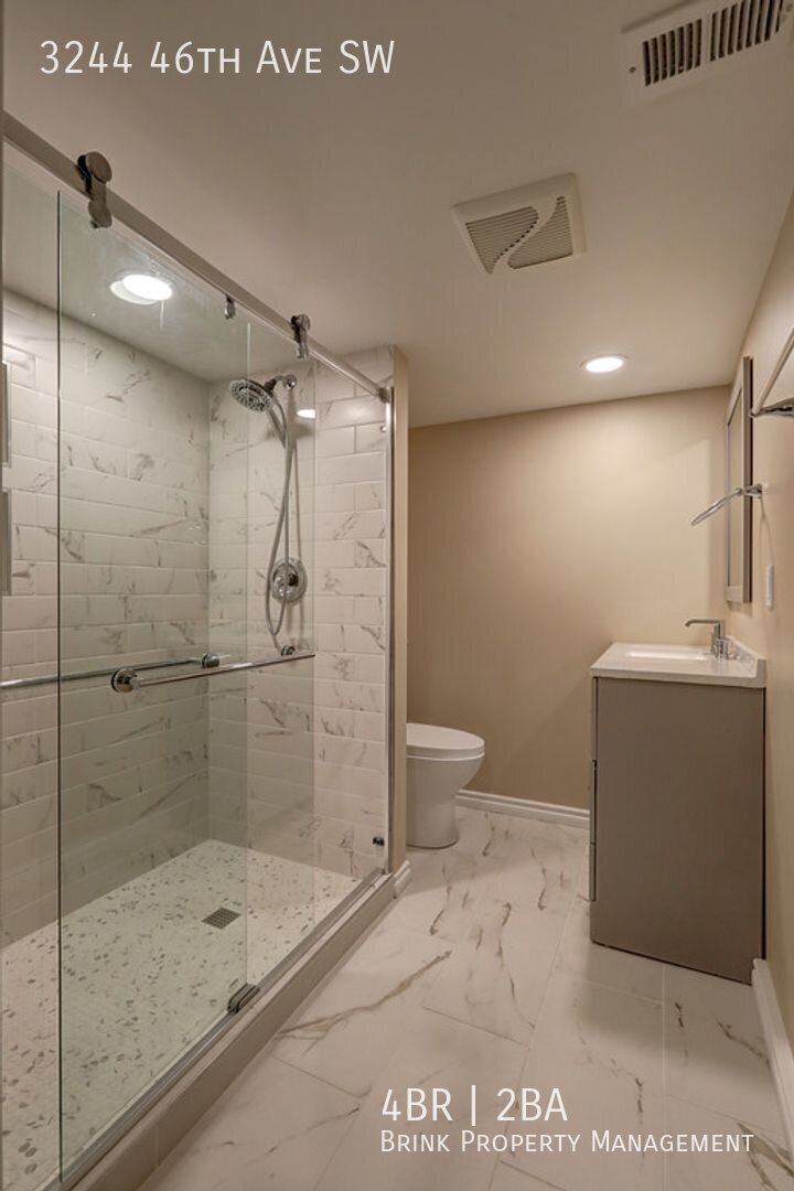 Spacious 4-bedroom home in the heart of West Seattle property image