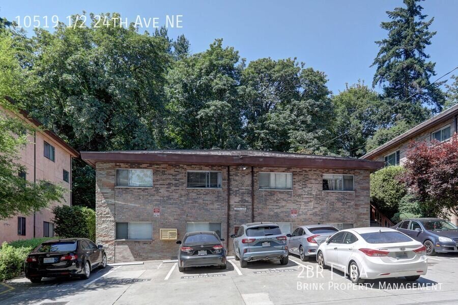 2 Months Free!! Great Location! 2 Bedroom, 1 Bath Apartment, Nicely Maintained Building property image