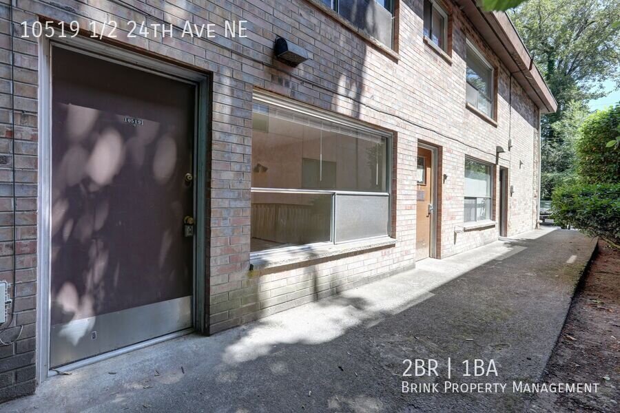 2 Months Free!! Great Location! 2 Bedroom, 1 Bath Apartment, Nicely Maintained Building property image
