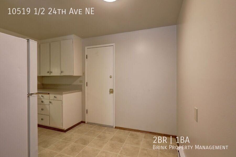 2 Months Free!! Great Location! 2 Bedroom, 1 Bath Apartment, Nicely Maintained Building property image