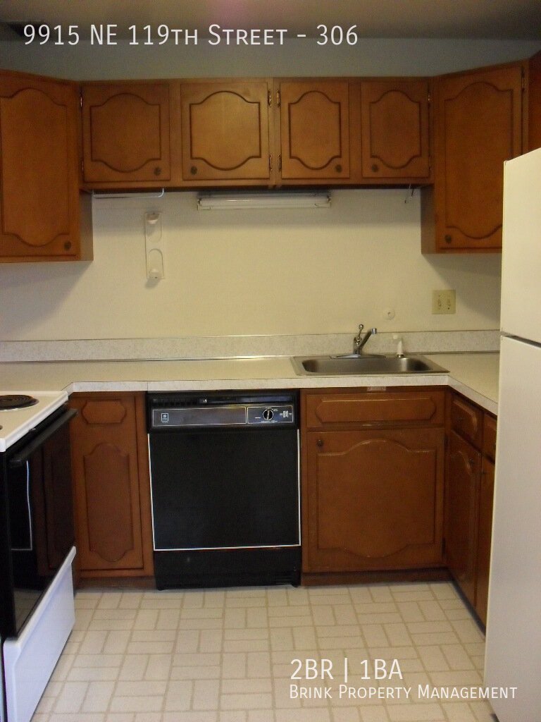 Spacious 2BR 1BA Top Floor Corner Unit Condo with Bright Western Exposure in Juanita property image