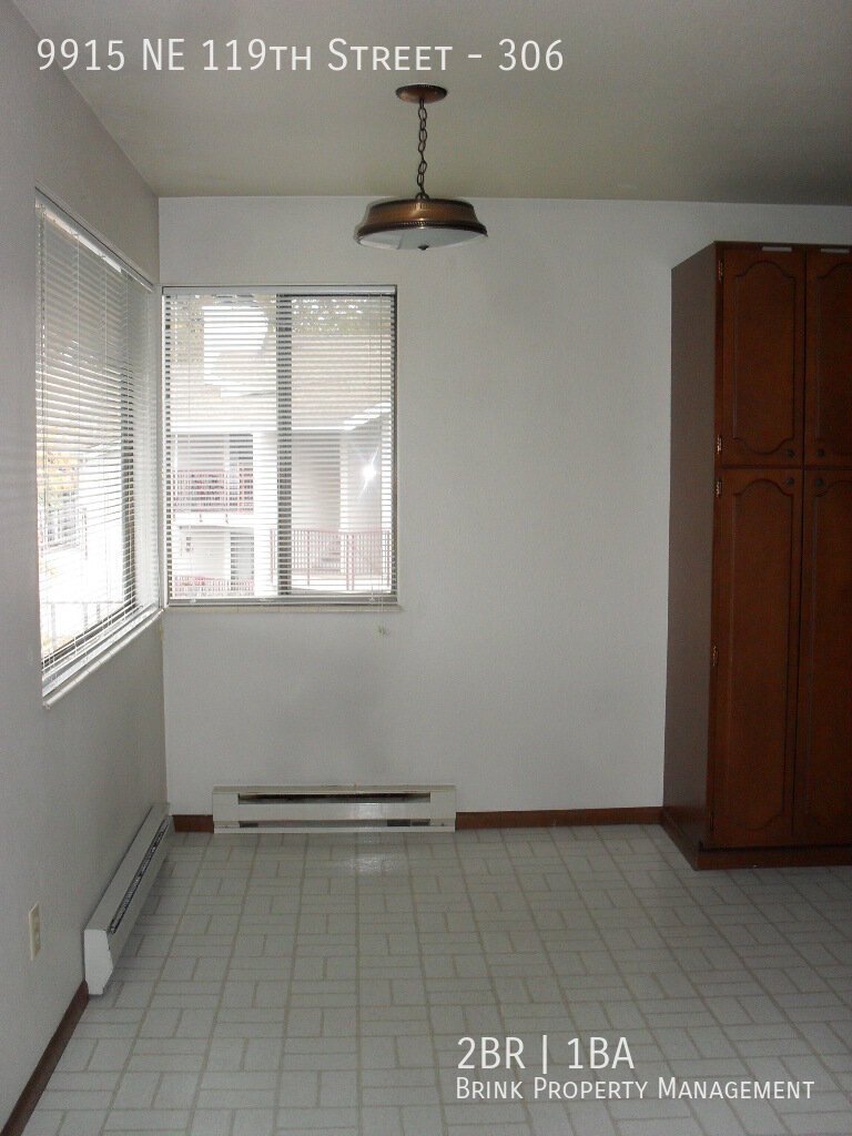 Spacious 2BR 1BA Top Floor Corner Unit Condo with Bright Western Exposure in Juanita property image