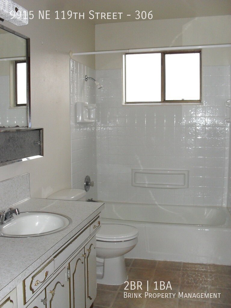 Spacious 2BR 1BA Top Floor Corner Unit Condo with Bright Western Exposure in Juanita property image