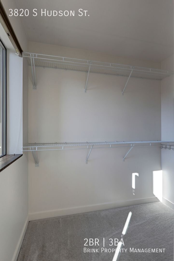Beautifully Designed 2 Bedroom/3 Bath Columbia City Townhome with a Roof Top Deck! property image