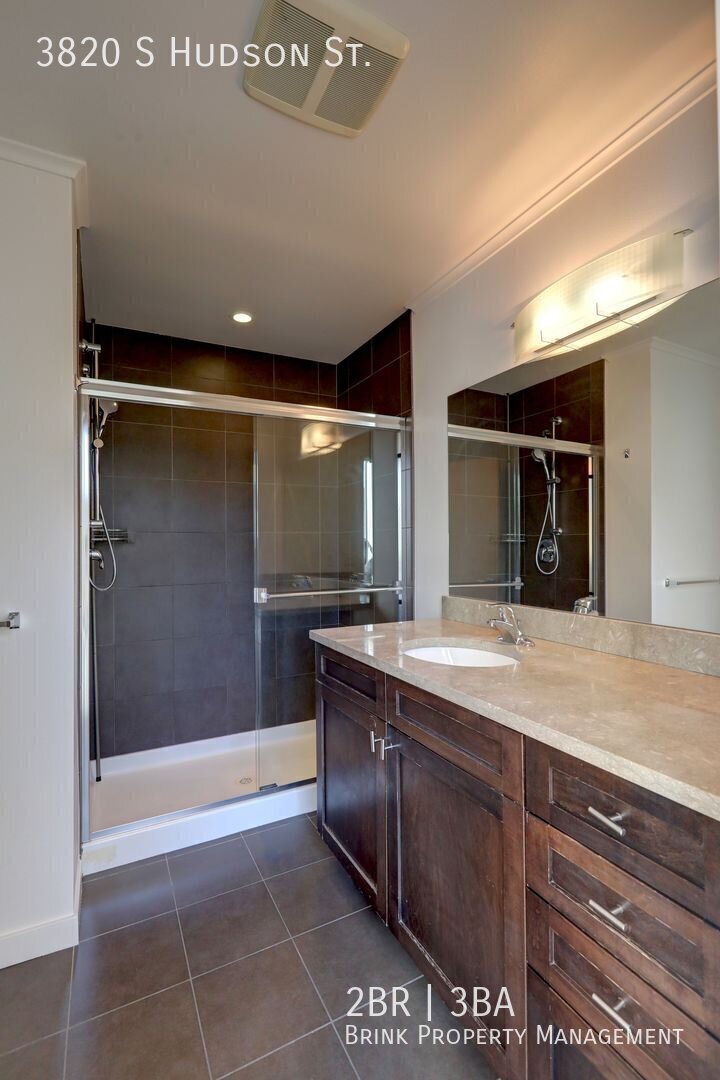 Beautifully Designed 2 Bedroom/3 Bath Columbia City Townhome with a Roof Top Deck! property image