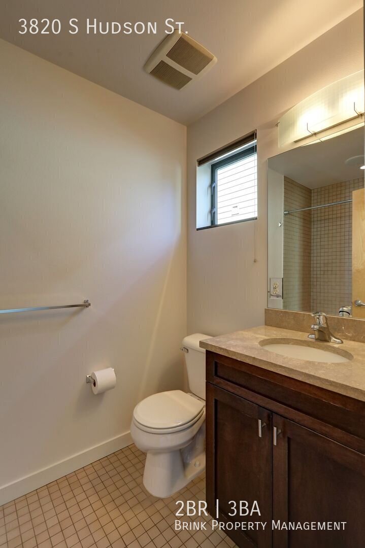 Beautifully Designed 2 Bedroom/3 Bath Columbia City Townhome with a Roof Top Deck! property image