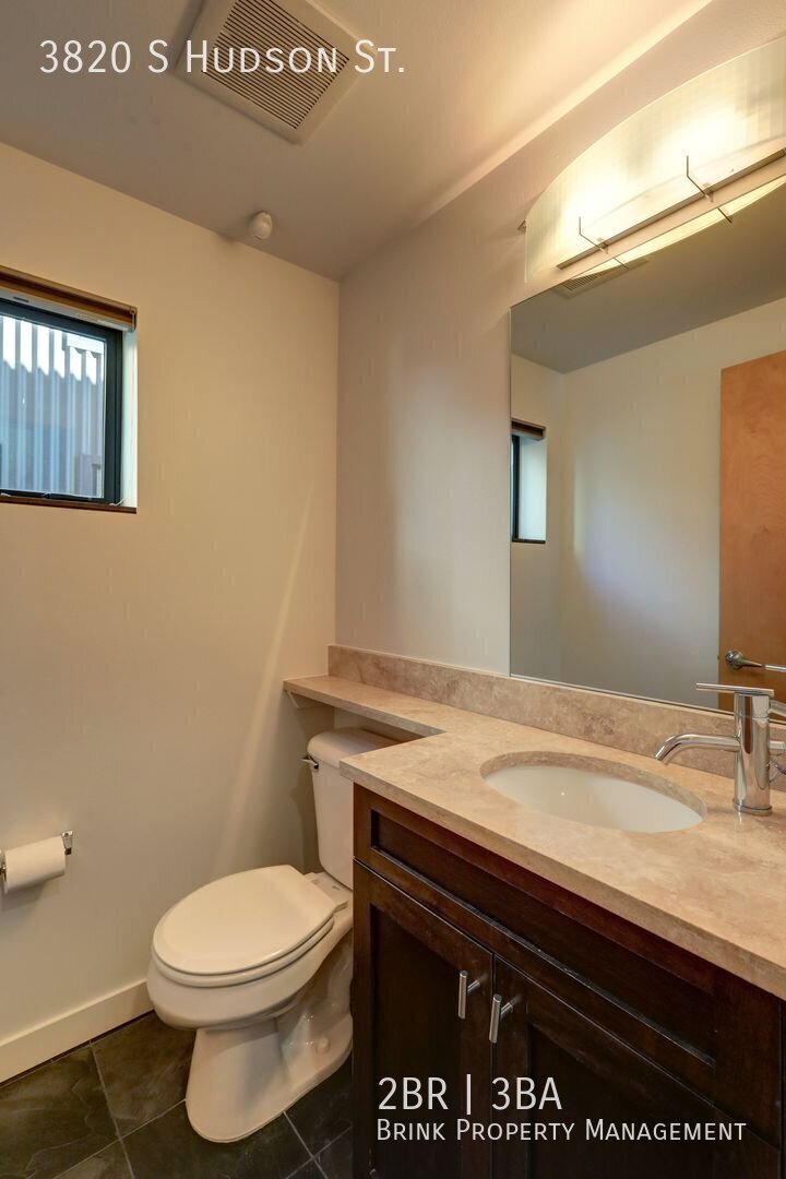 Beautifully Designed 2 Bedroom/3 Bath Columbia City Townhome with a Roof Top Deck! property image