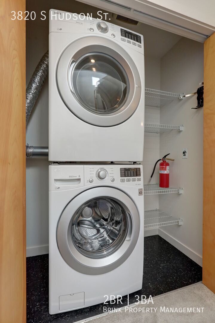 Beautifully Designed 2 Bedroom/3 Bath Columbia City Townhome with a Roof Top Deck! property image