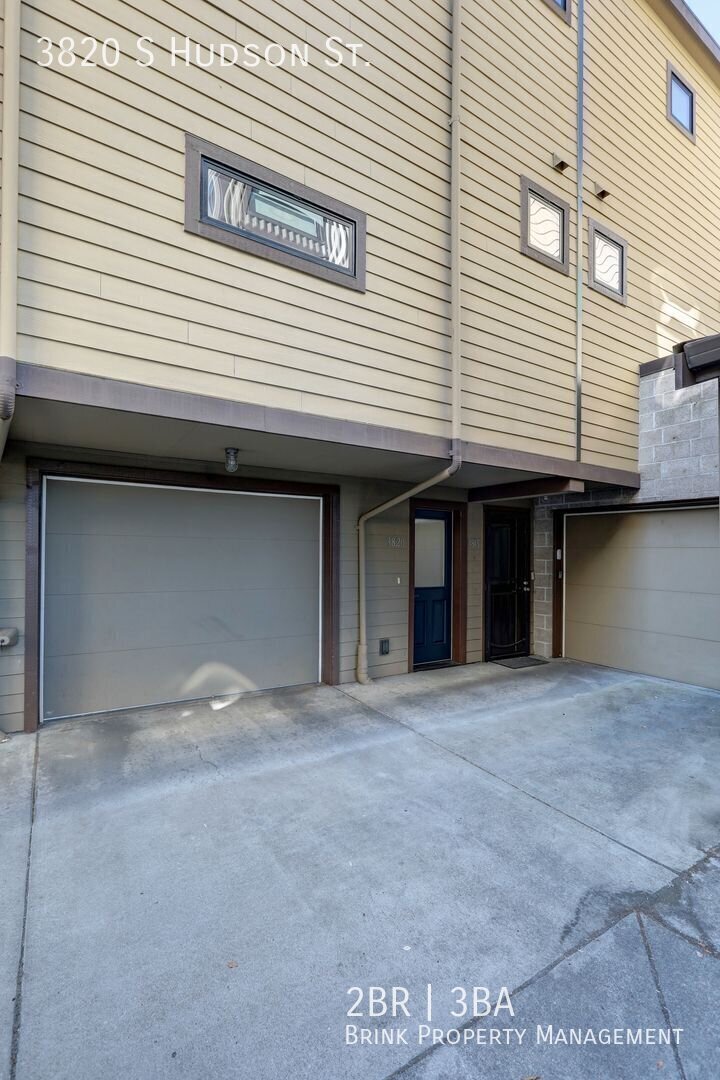 Beautifully Designed 2 Bedroom/3 Bath Columbia City Townhome with a Roof Top Deck! property image
