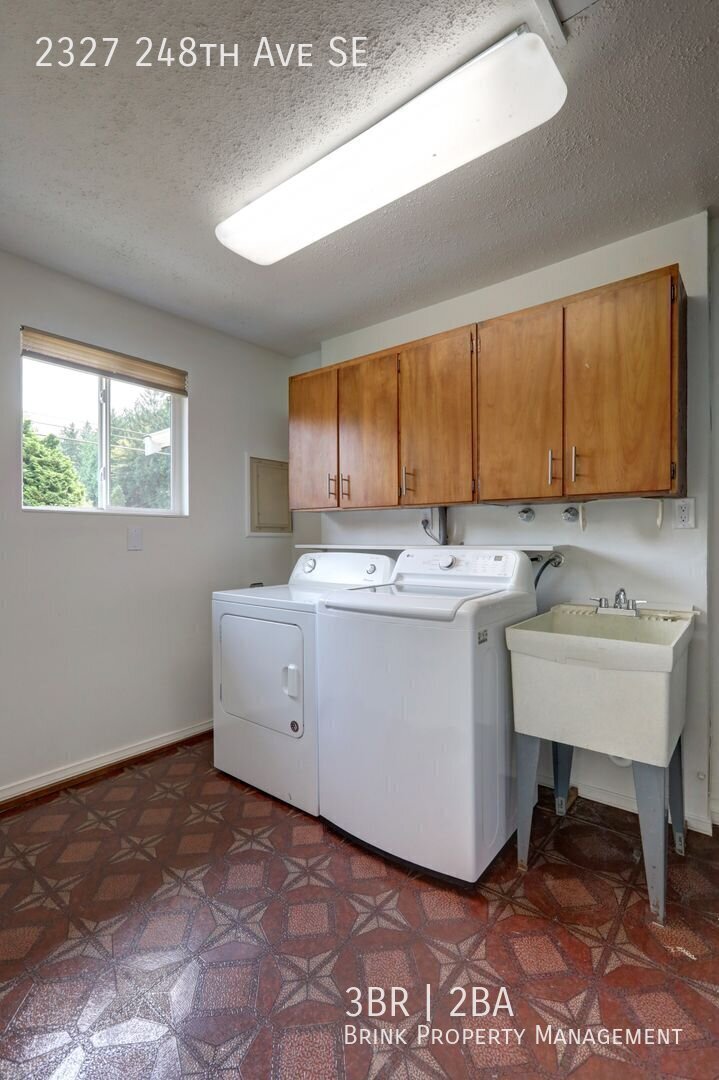 Newly Refreshed Rambler Near Beaver Lake Park property image