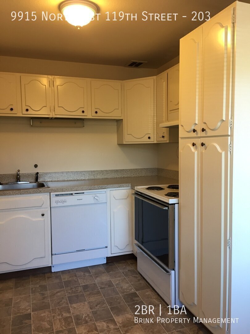 Spacious 2BR 1BA Corner Unit Condo with Bright Western Exposure in Juanita property image