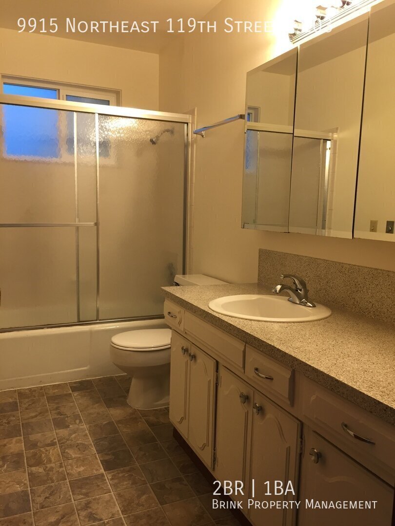 Spacious 2BR 1BA Corner Unit Condo with Bright Western Exposure in Juanita property image