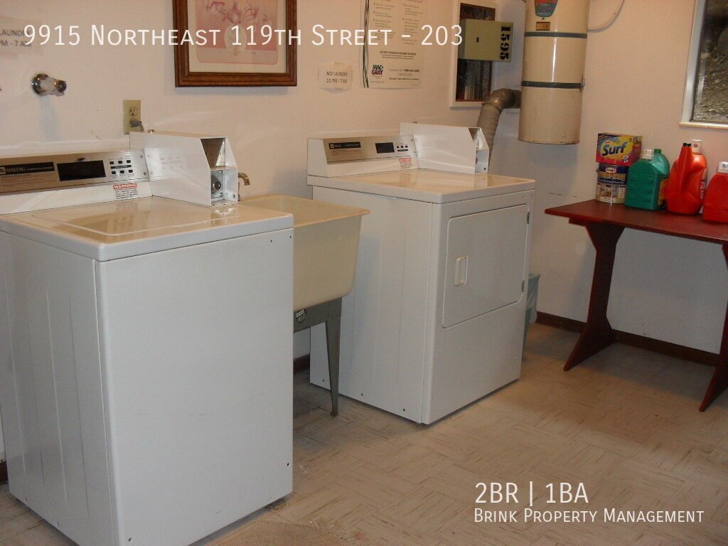 Spacious 2BR 1BA Corner Unit Condo with Bright Western Exposure in Juanita property image