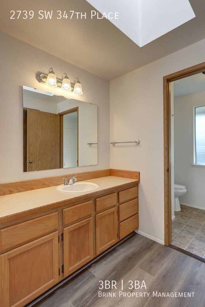 Spacious 3 Bed 2.2 Bath Home in Fantastic Federal Way Location! property image