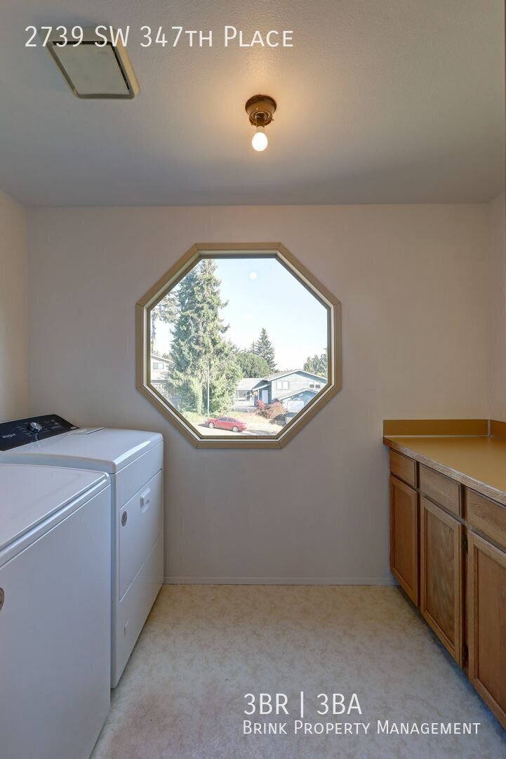 Spacious 3 Bed 2.2 Bath Home in Fantastic Federal Way Location! property image