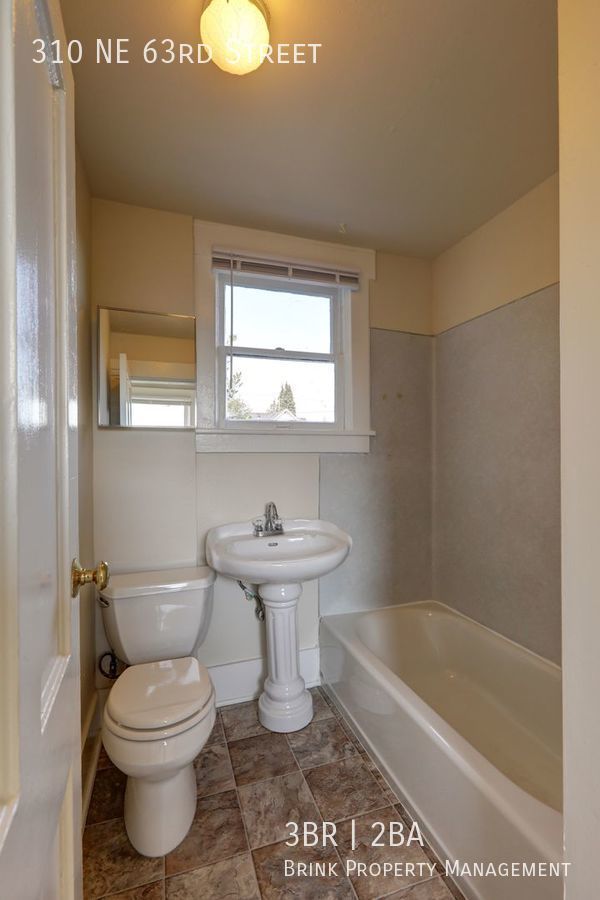 Great Location! 3 Bedroom/1.5 Bathroom House Near Green Lake! property image